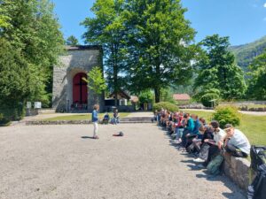 Read more about the article Schüler der digiMS 2 Bad Goisern erkunden die KZ Gedenkstätte Ebensee